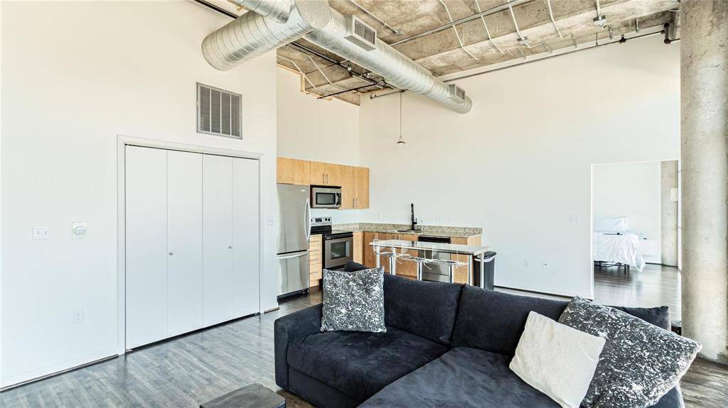 1001 Belleview Street #1002, Dallas, TX 75215