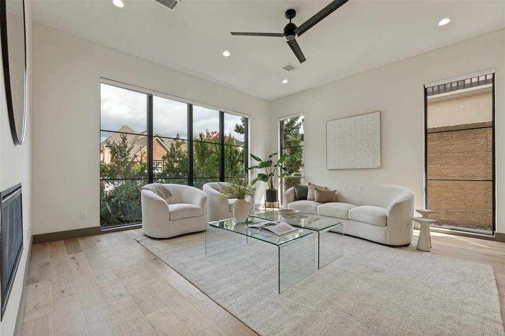 3716 W Beverly Drive, Dallas, TX 75209