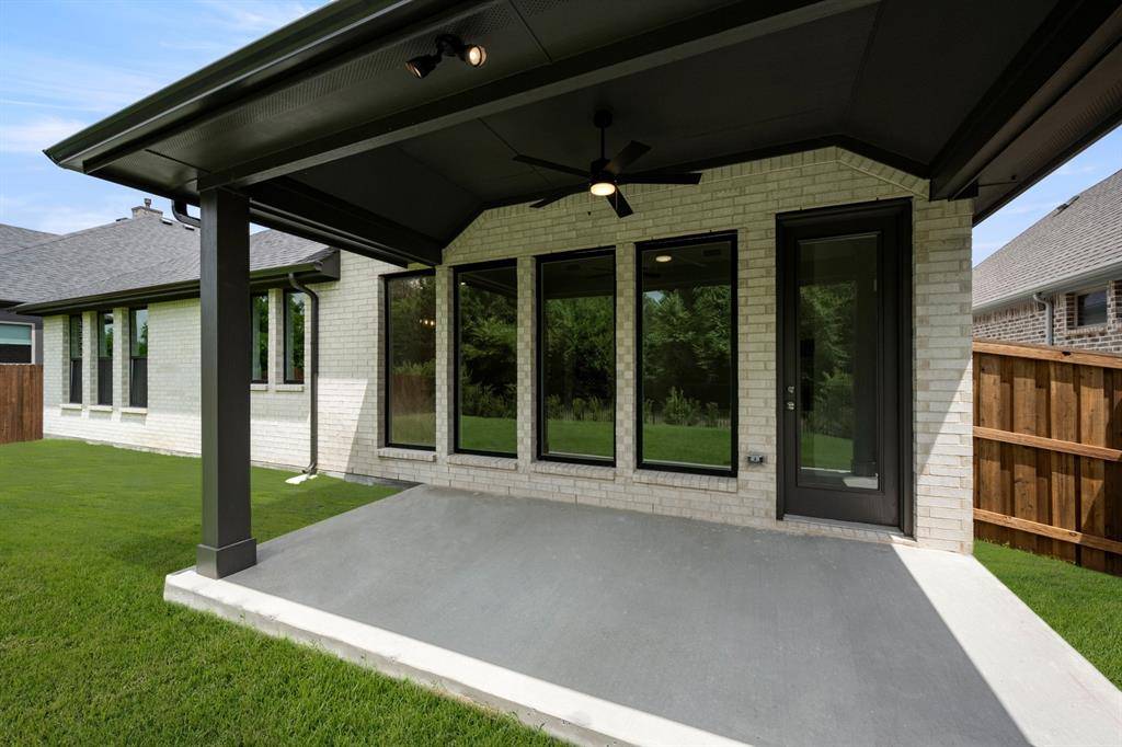 3060 Farmhouse Drive, Midlothian, TX 76065