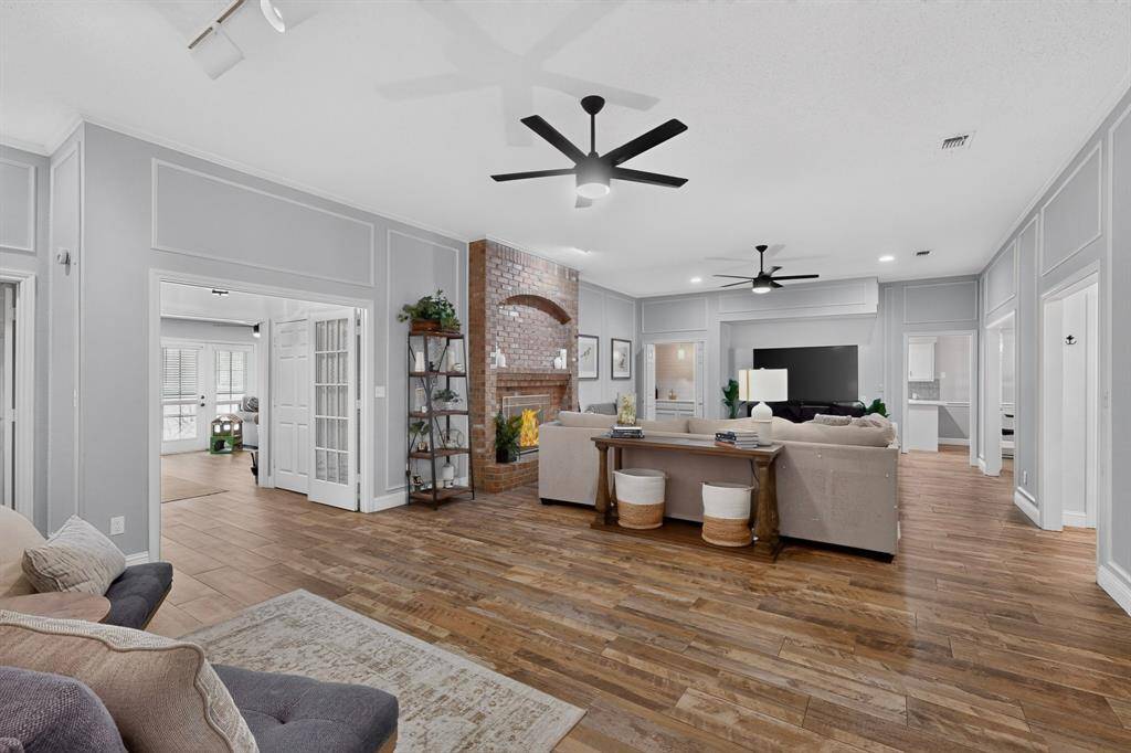 3823 Rochelle Drive, Arlington, TX 76016