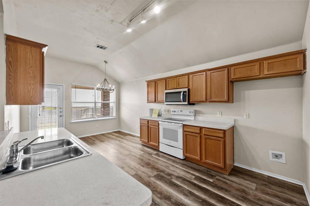 2032 Sunny Side Drive, Little Elm, TX 75068