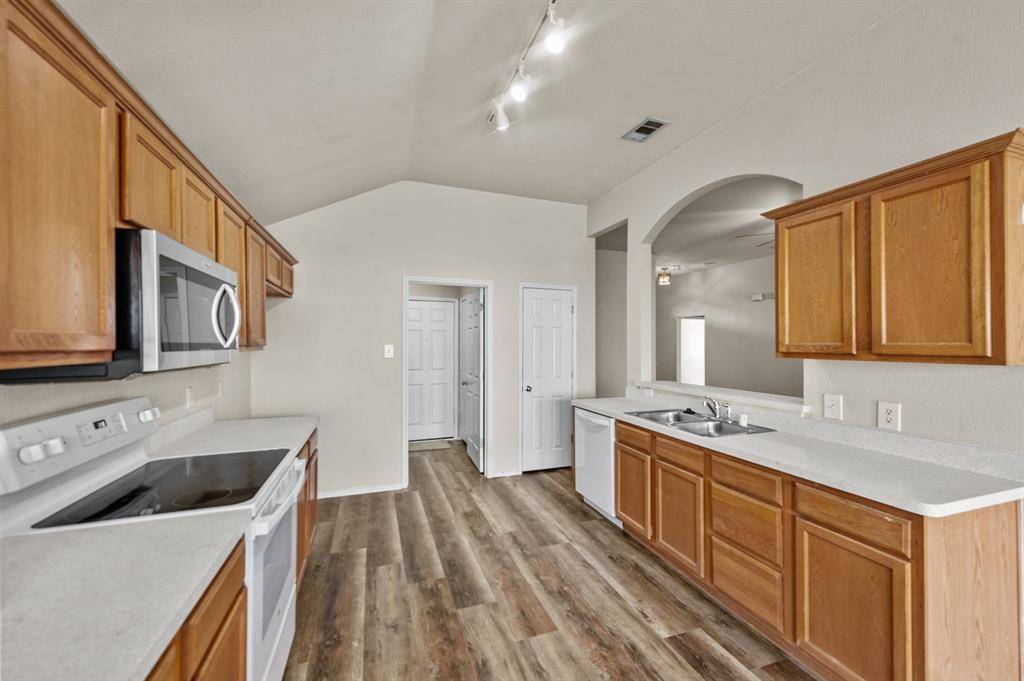 2032 Sunny Side Drive, Little Elm, TX 75068