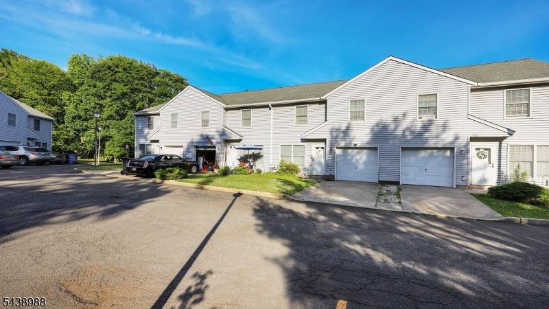 2 Park Ter, North Brunswick Twp., NJ 08902