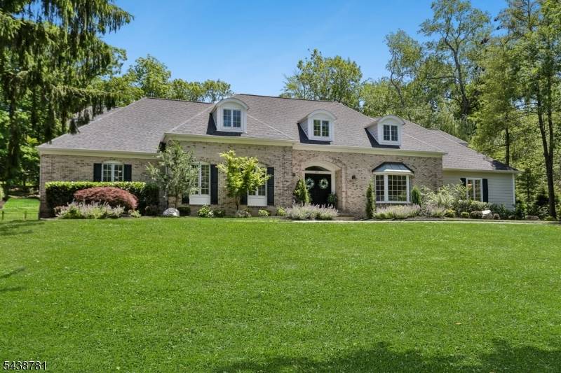 60 Nottingham Dr, Watchung Boro, NJ 07069
