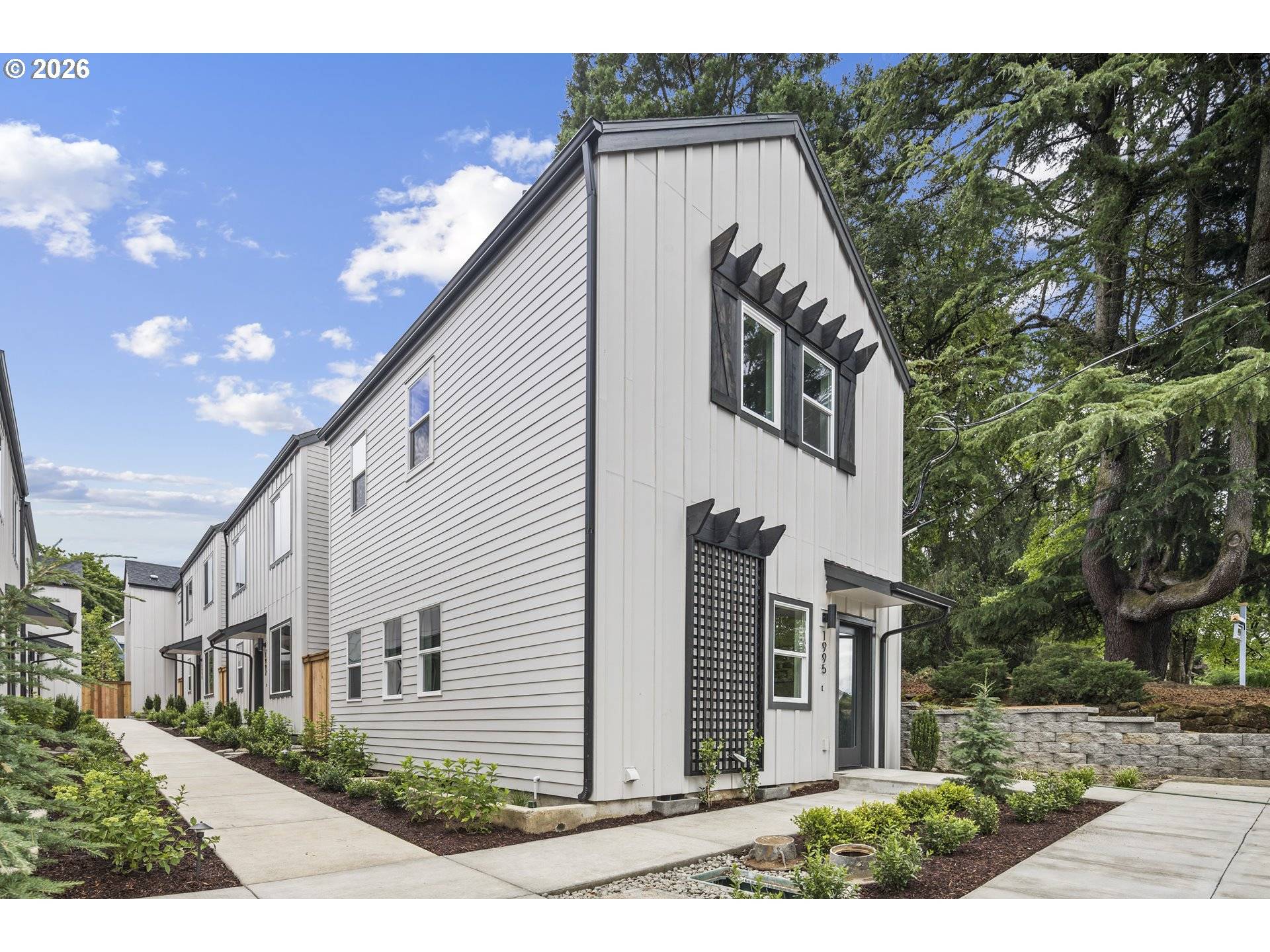 2011 SW MOSS ST, Portland, OR 97219