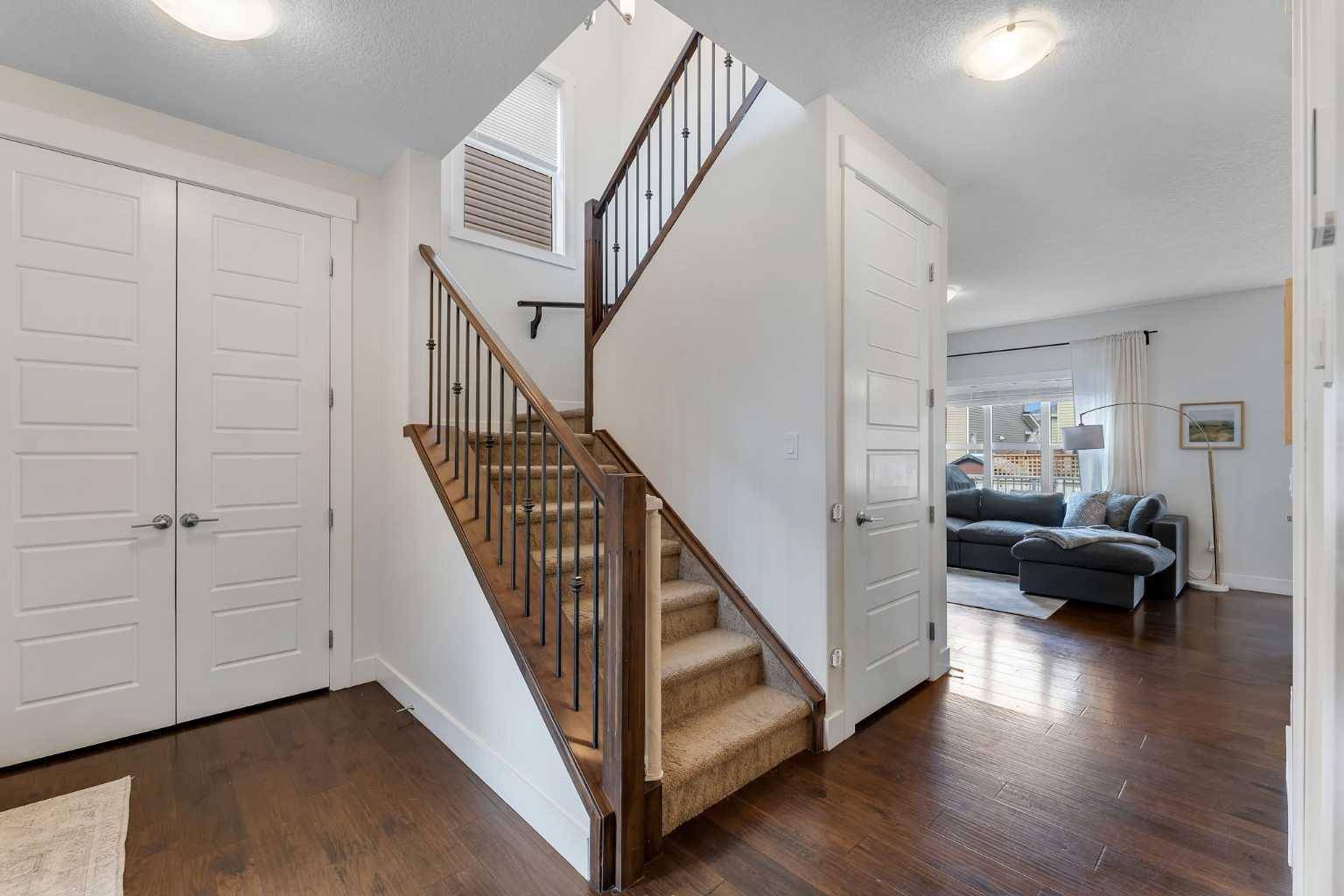 30 Baywater LN SW, Airdrie, AB T4B 3V5