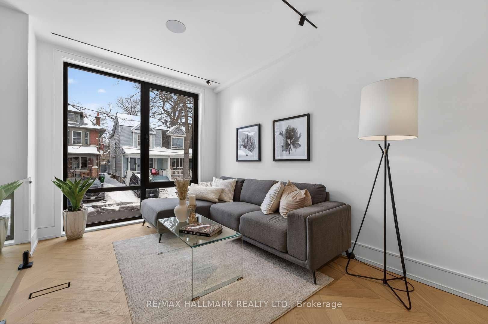 10 Wheeler AVE, Toronto E02, ON M4L 3V2