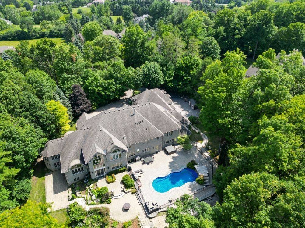 65 Offord CRES, Aurora, ON L4G 3G8