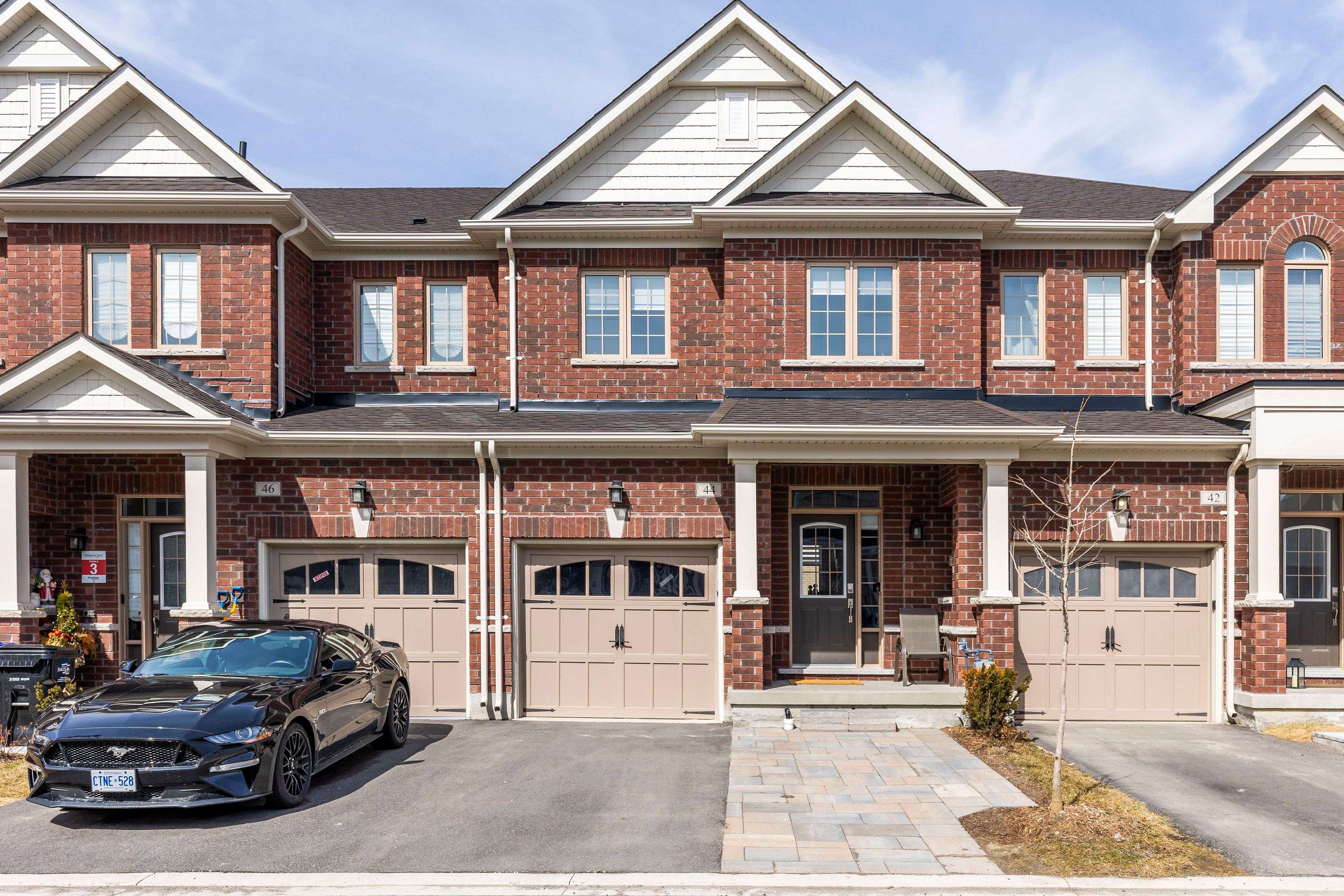44 Clifford CRES, New Tecumseth, ON L0G 1W0