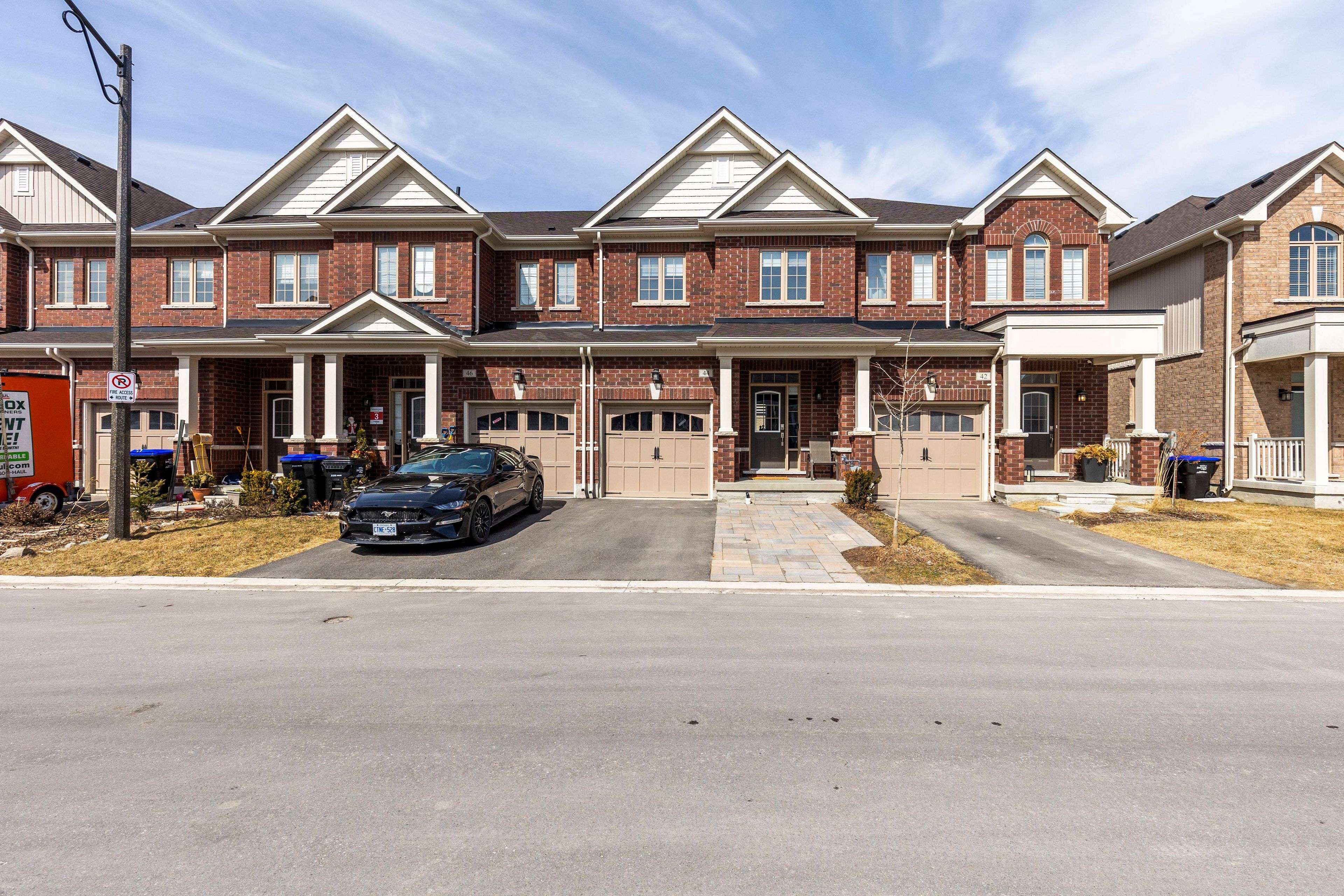 44 Clifford CRES, New Tecumseth, ON L0G 1W0