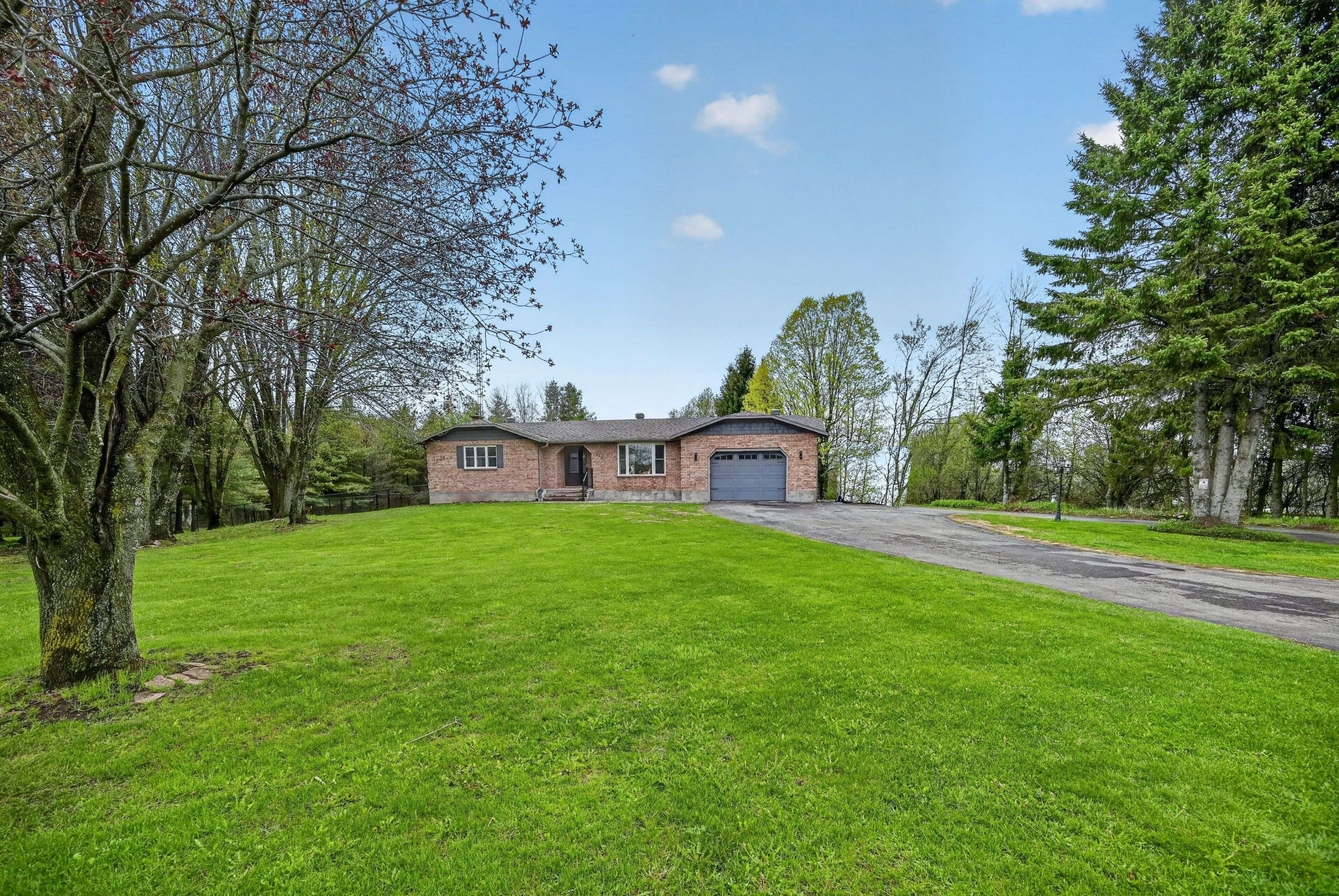 440 County Road 42 RD, Athens, ON K0E 1B0