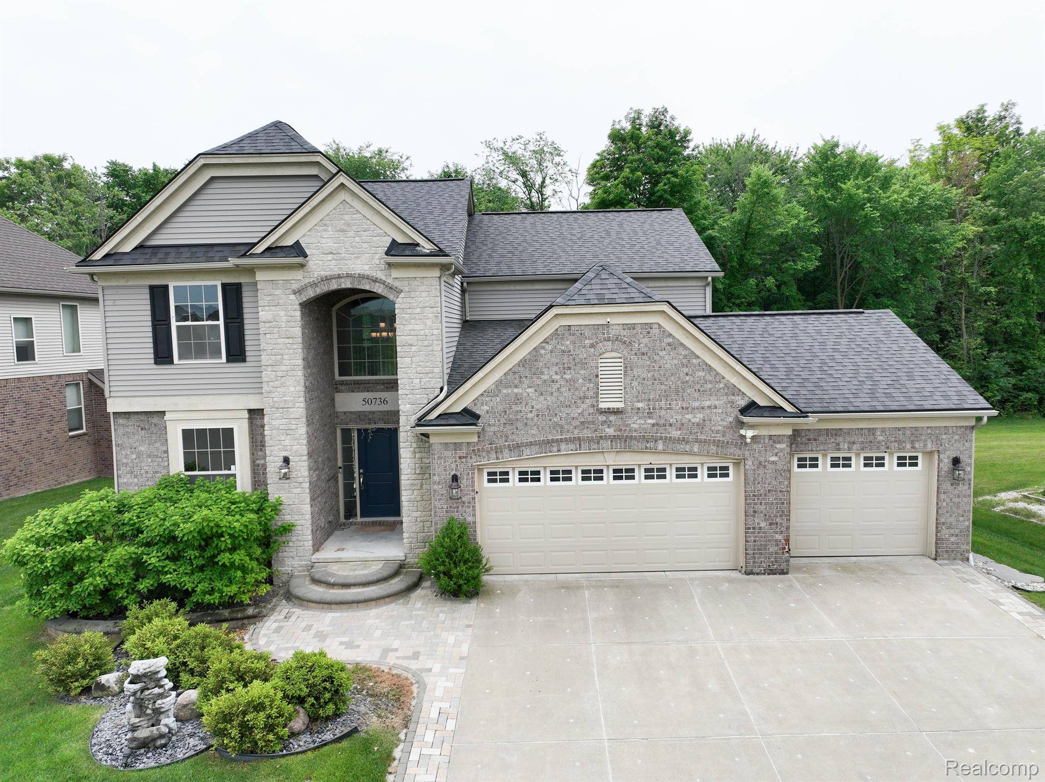 50736 SEVILLA CIR, Novi, MI 48374
