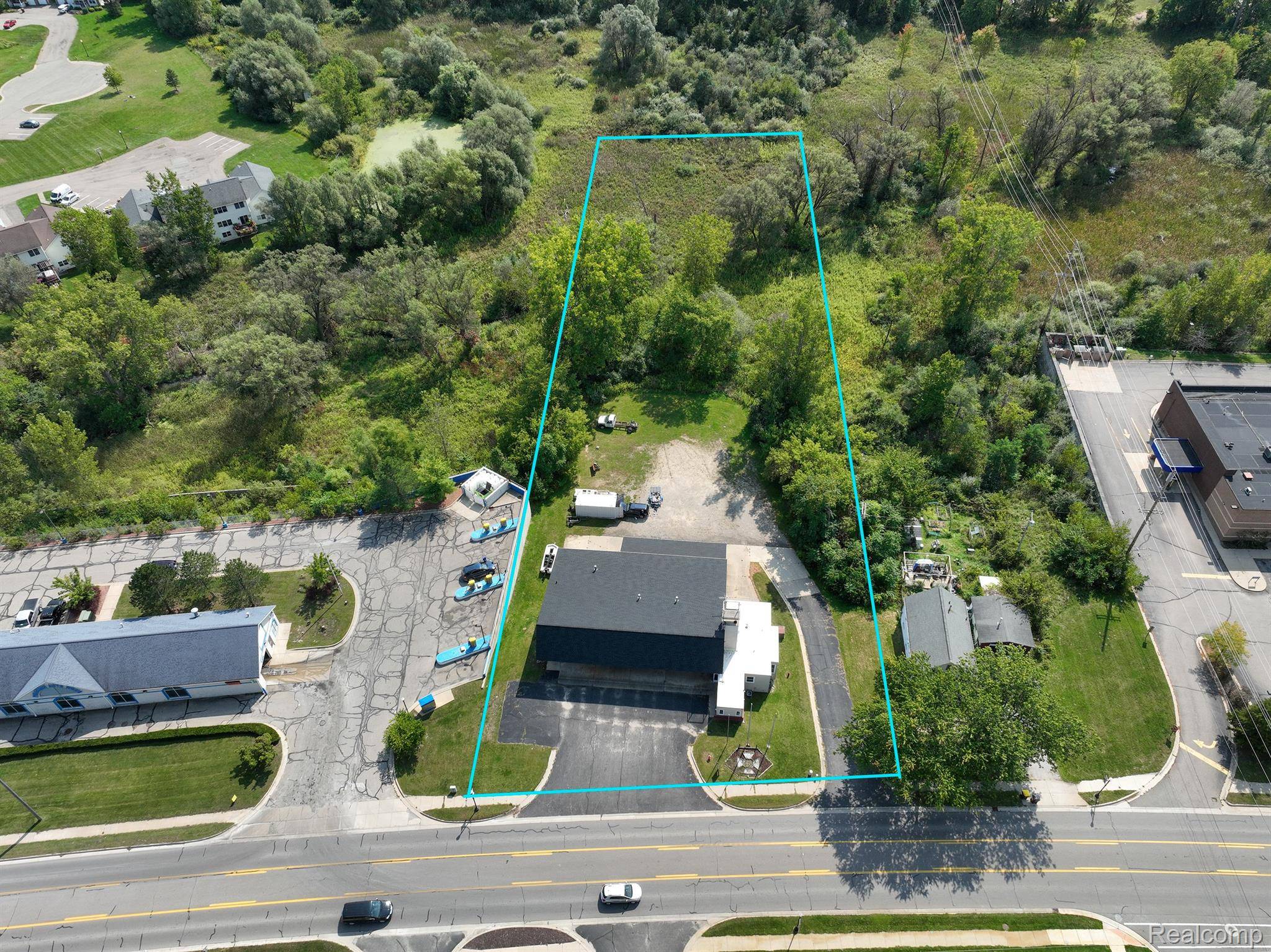 1066 E M 36, Pinckney Vlg, MI 48169