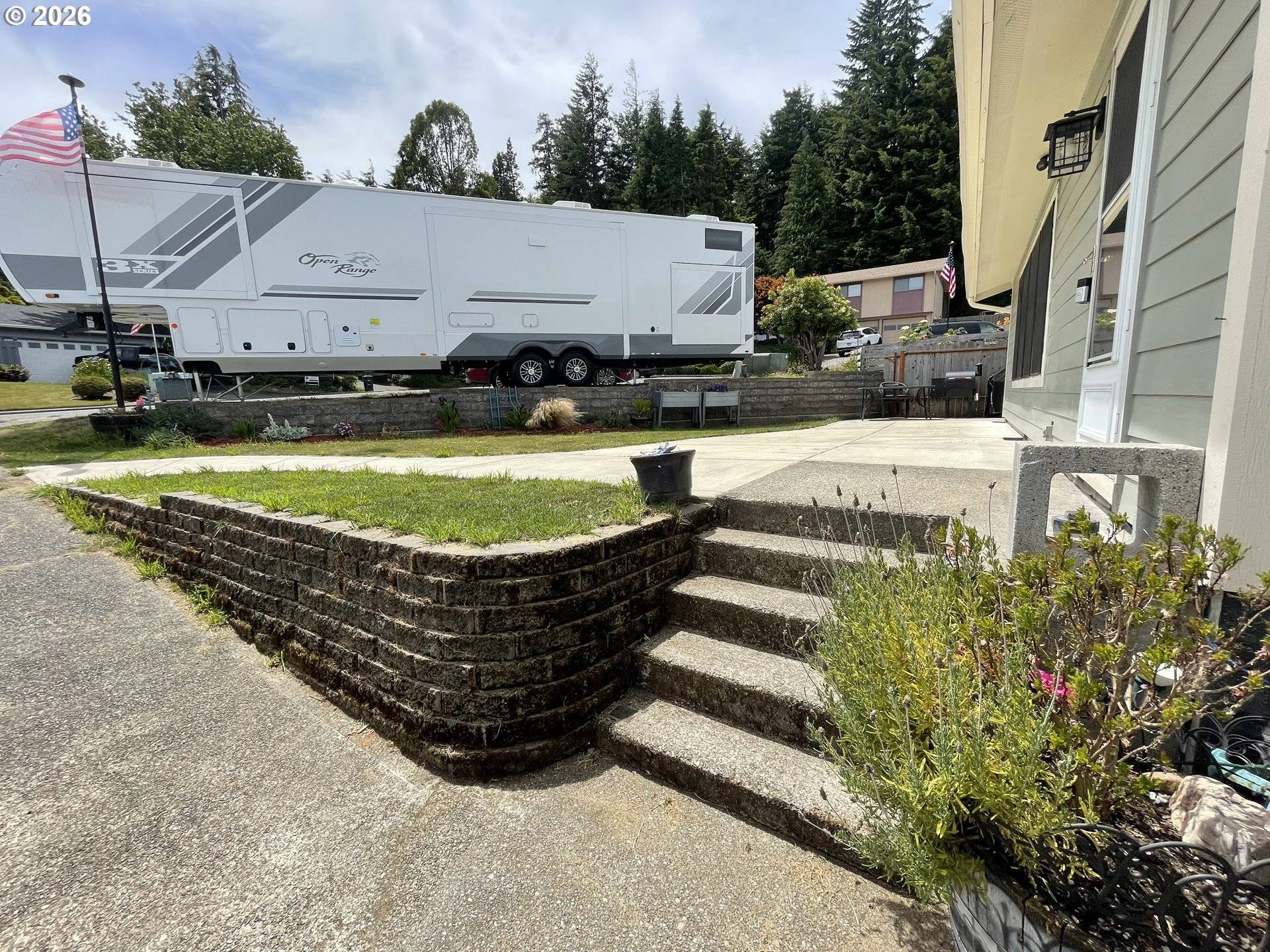 2220 MAINE CT, North Bend, OR 97459