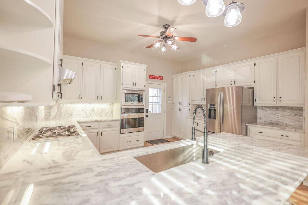 9501 Oakwood Road, Quinlan, TX 75474