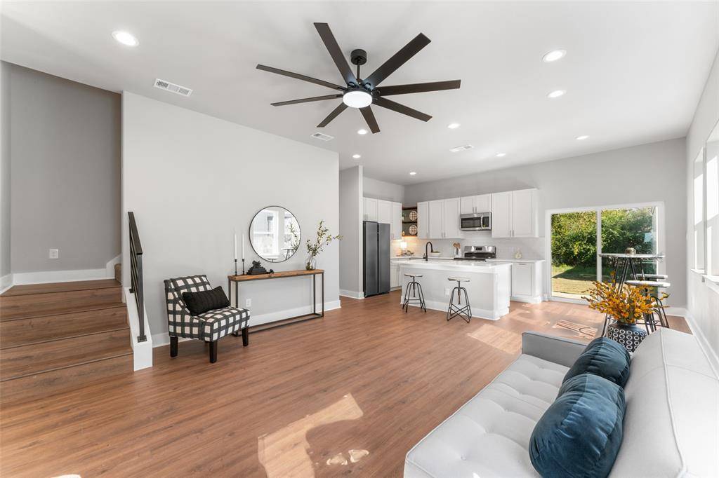 612 1/2 N Robinson Street, Cleburne, TX 76031