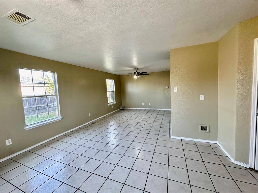 307 Kings Way Drive, Mansfield, TX 76063