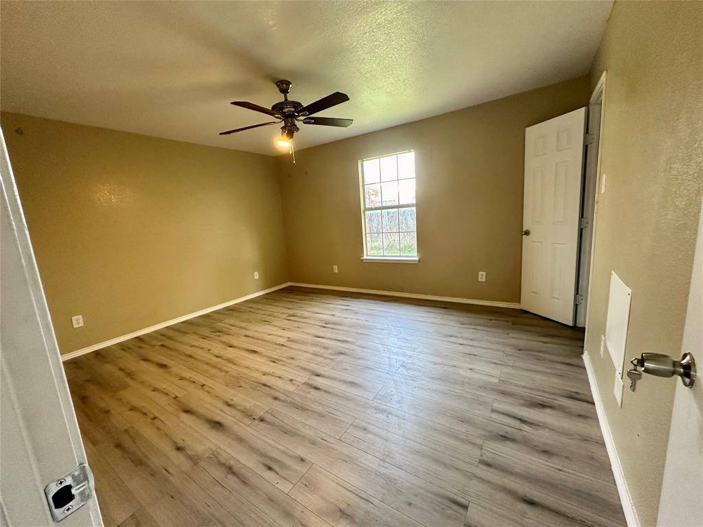 307 Kings Way Drive, Mansfield, TX 76063