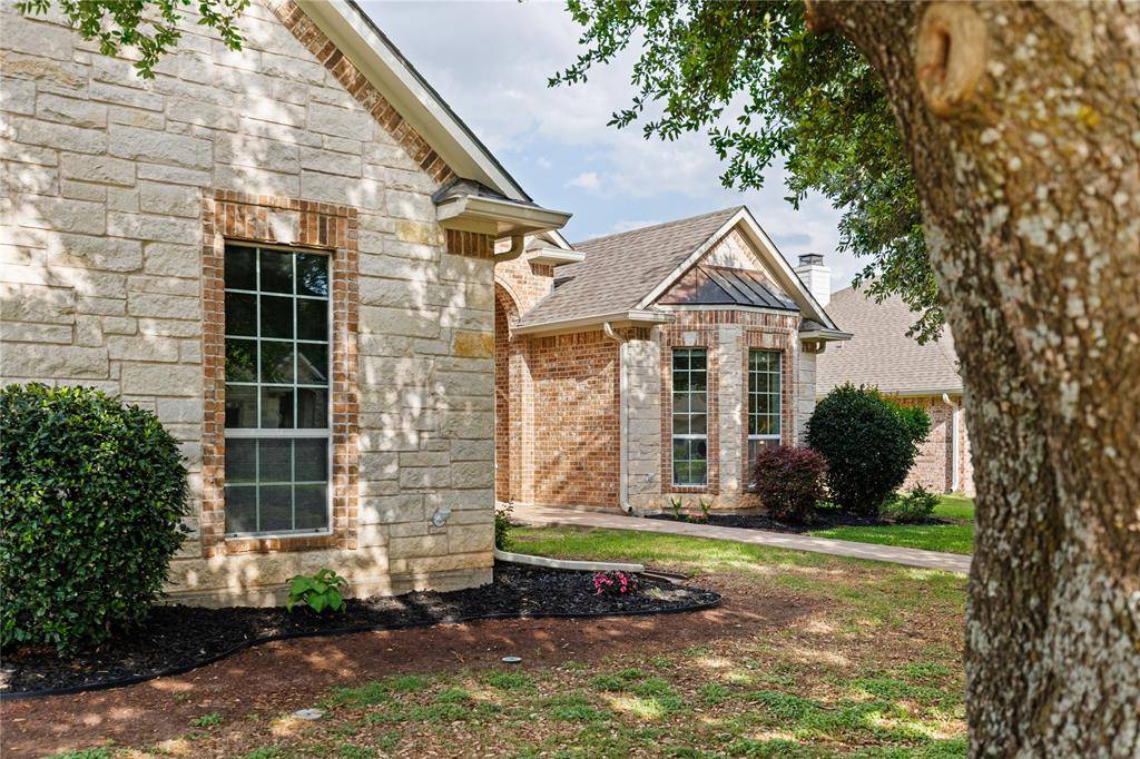 937 Queen Elizabeth Drive, Mcgregor, TX 76657