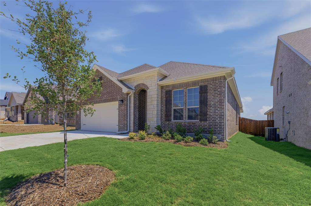 3516 Helena Street, Gainesville, TX 76240