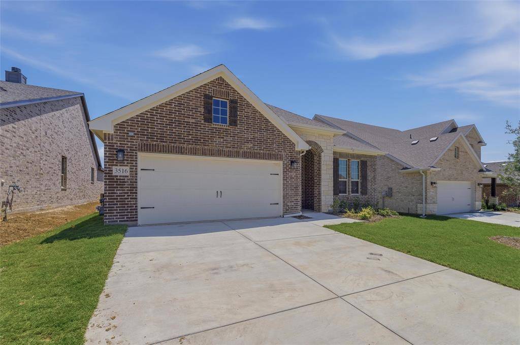 3516 Helena Street, Gainesville, TX 76240
