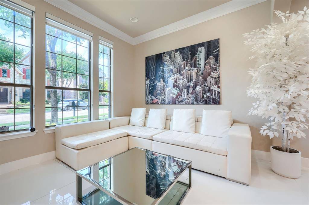 2246 Longview Road, Irving, TX 75063