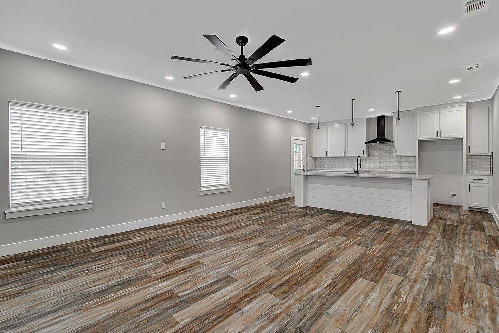 91 Live Oak Street, Alvarado, TX 76009
