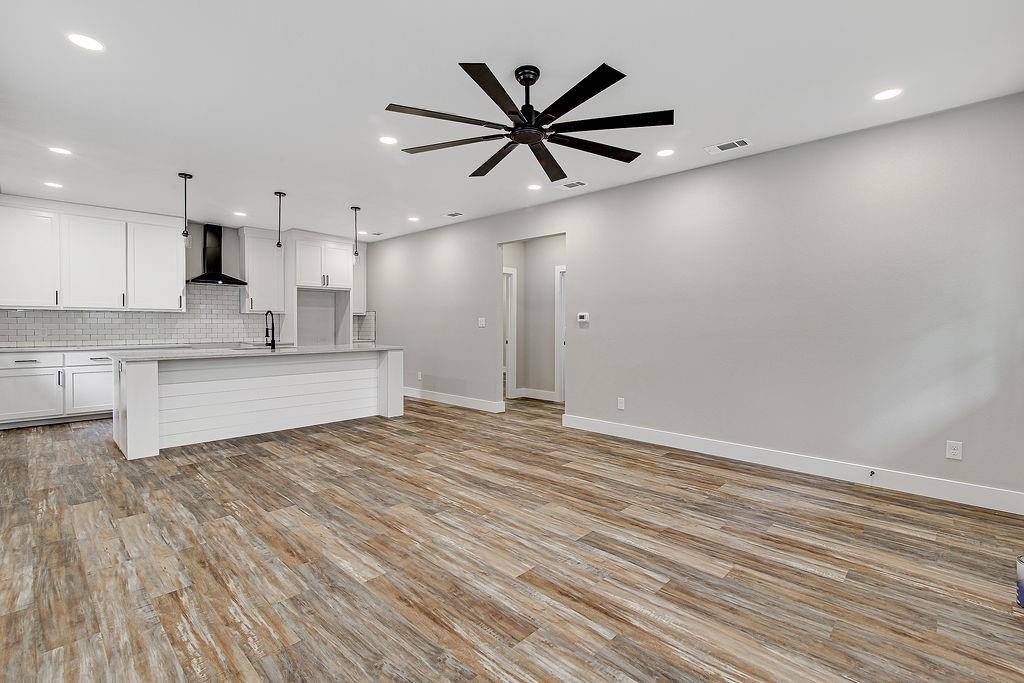 91 Live Oak Street, Alvarado, TX 76009