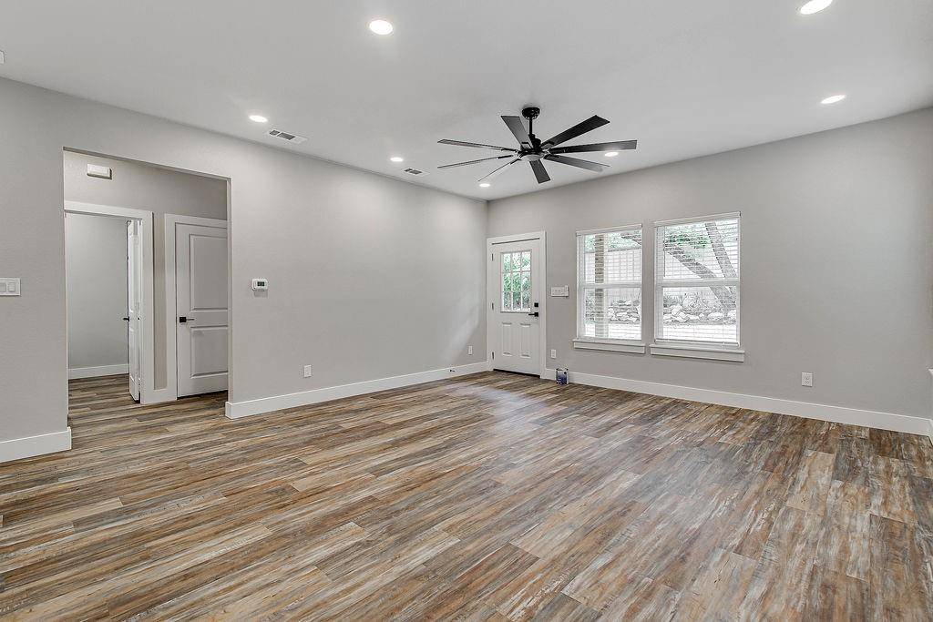 91 Live Oak Street, Alvarado, TX 76009