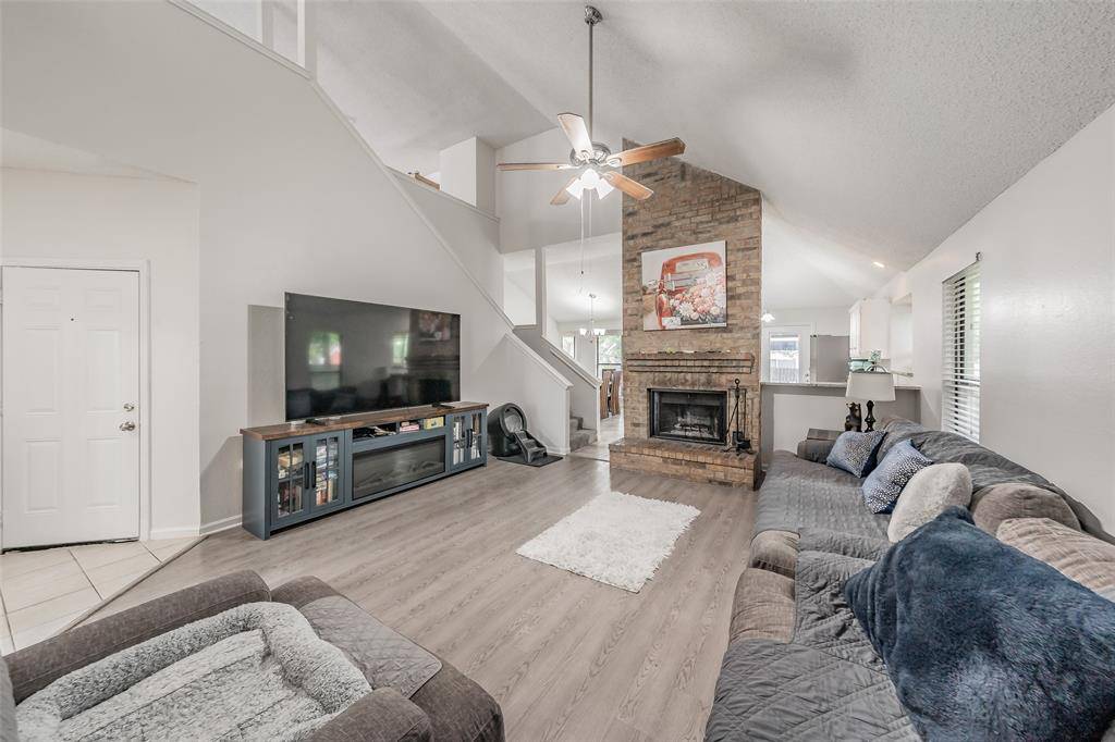 825 Ashmount Lane, Arlington, TX 76017