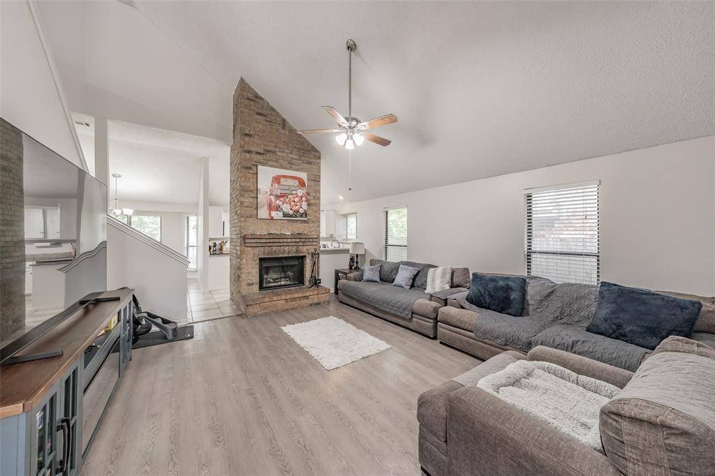 825 Ashmount Lane, Arlington, TX 76017