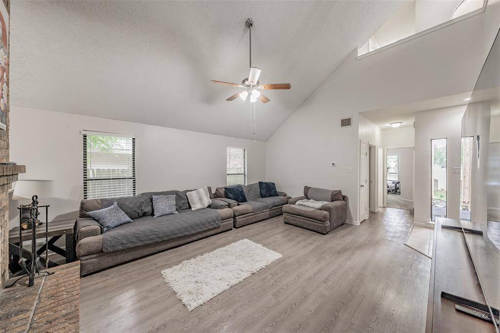825 Ashmount Lane, Arlington, TX 76017