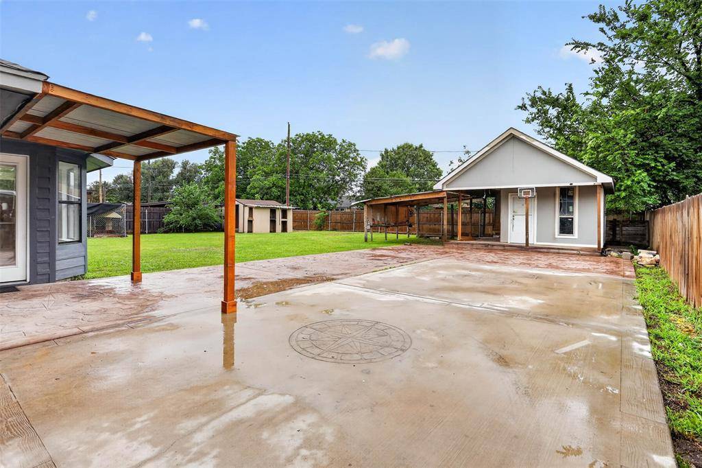 516 Post Oak Lane, Burleson, TX 76028
