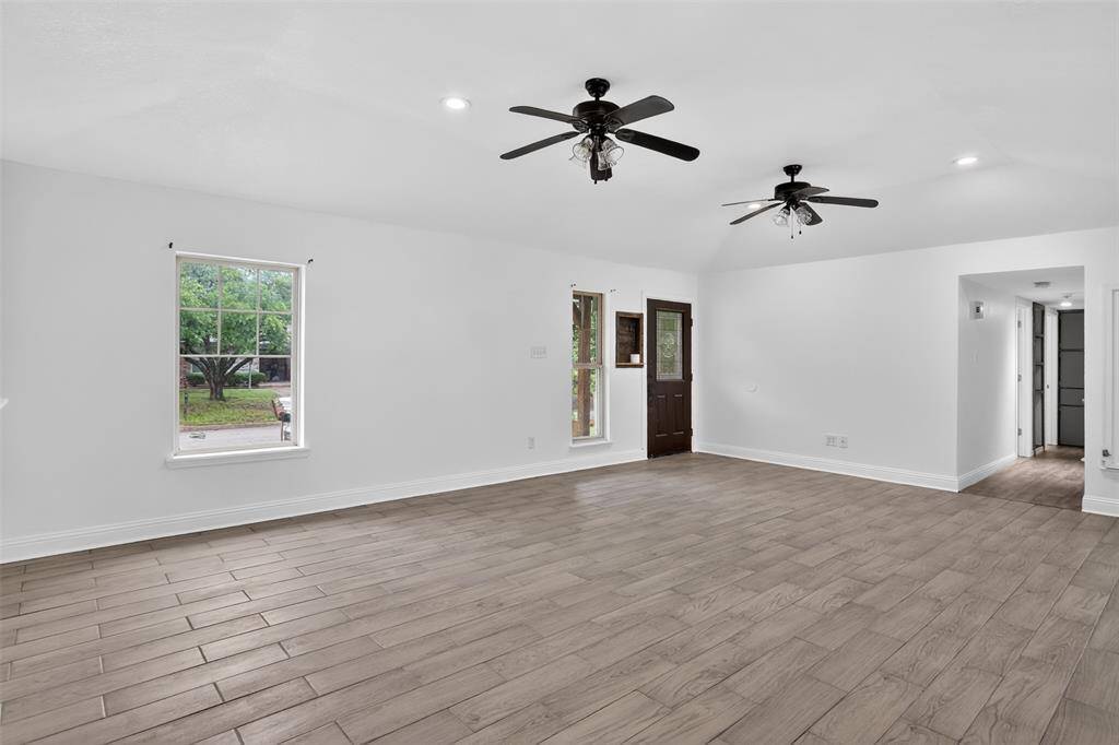 516 Post Oak Lane, Burleson, TX 76028