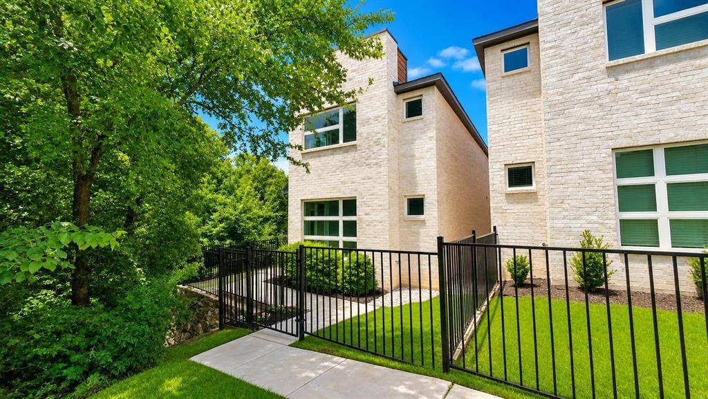 321 Oakbend Drive, Lewisville, TX 75067