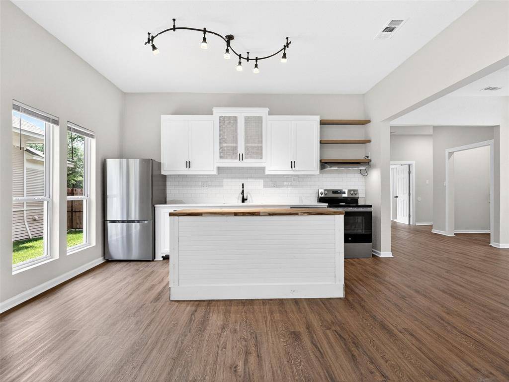 403 S Willomet Avenue, Dallas, TX 75208