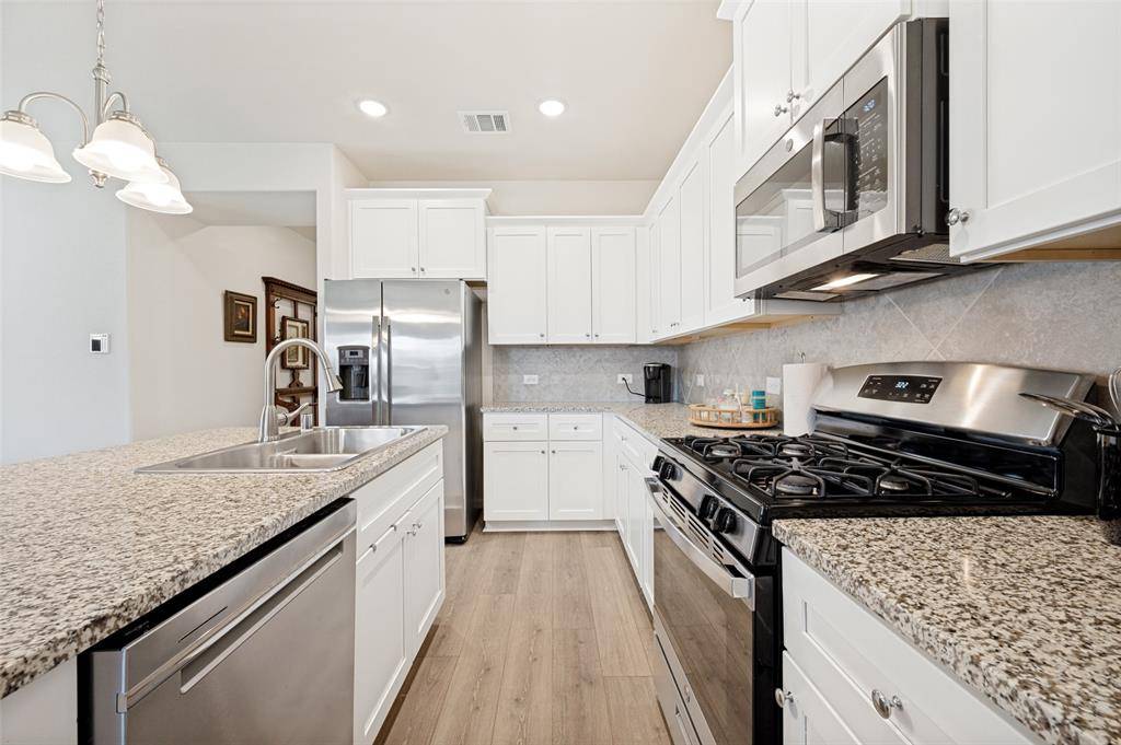 413 Wiggins Way, Van Alstyne, TX 75495