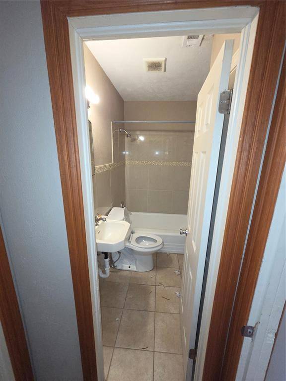 8805 Lake June Road, Dallas, TX 75217