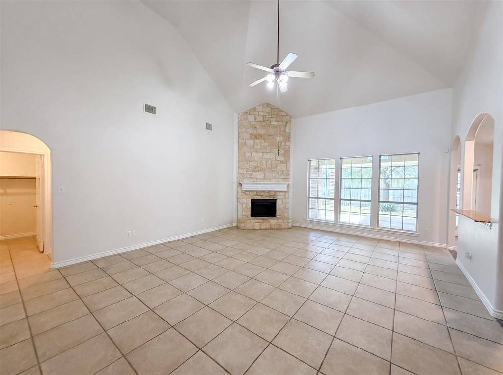 1126 Glencoe Drive, Glenn Heights, TX 75154