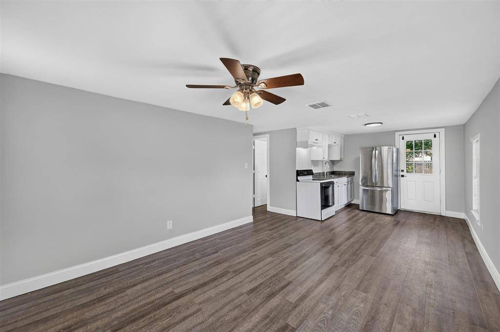 141 N Dobson Street, Burleson, TX 76028