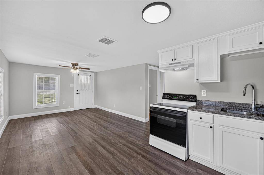 141 N Dobson Street, Burleson, TX 76028