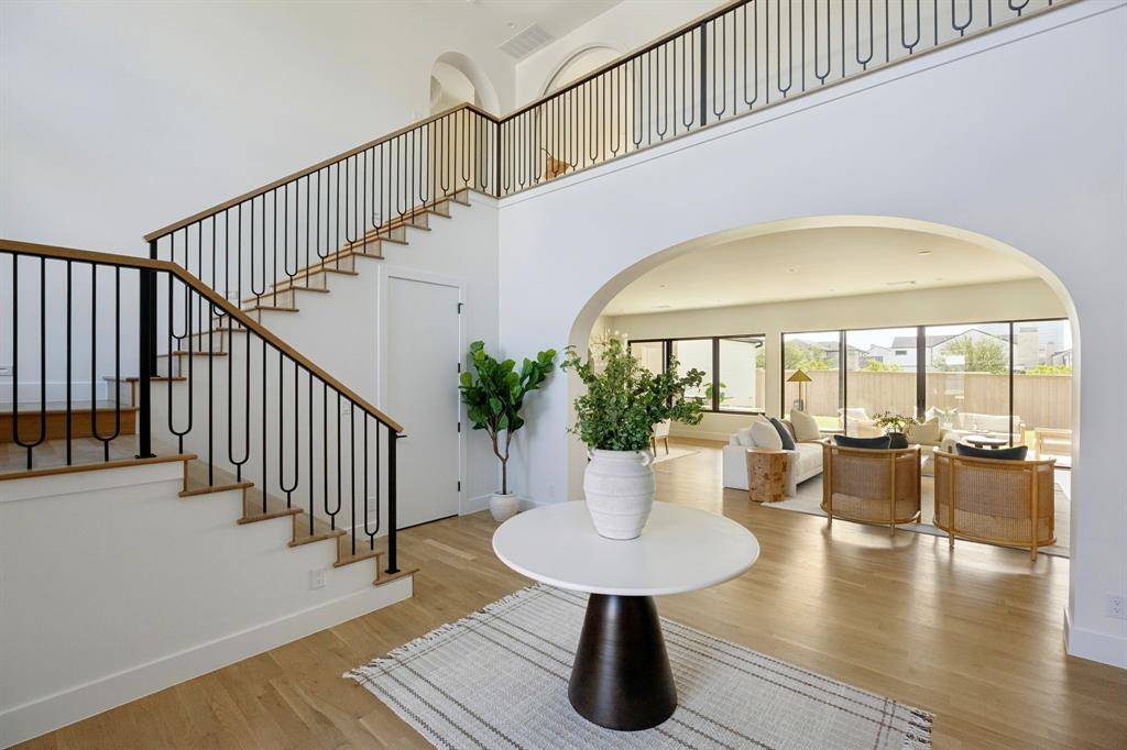 7387 Blairview Drive, Dallas, TX 75230
