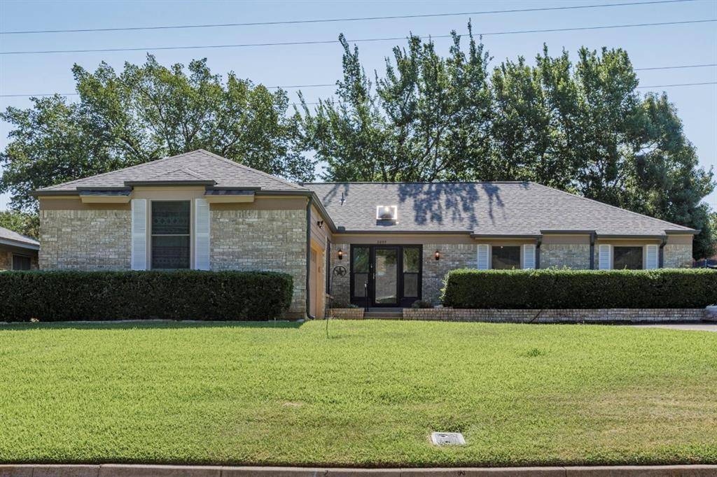 2805 Hedgeway Drive, Arlington, TX 76016