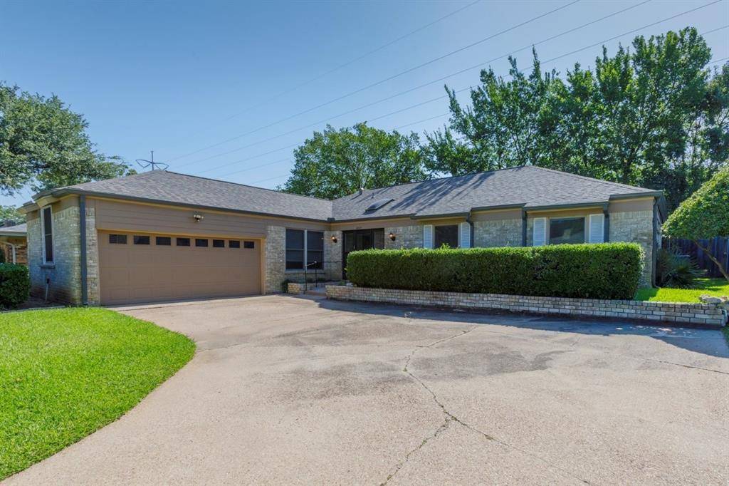 2805 Hedgeway Drive, Arlington, TX 76016