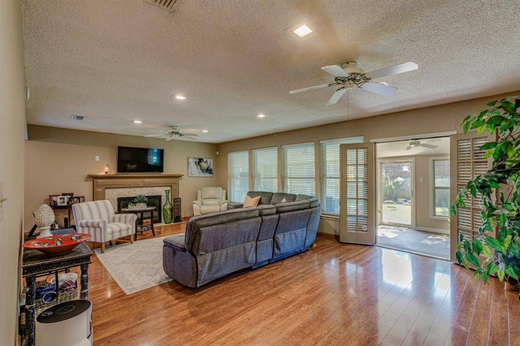 2805 Hedgeway Drive, Arlington, TX 76016
