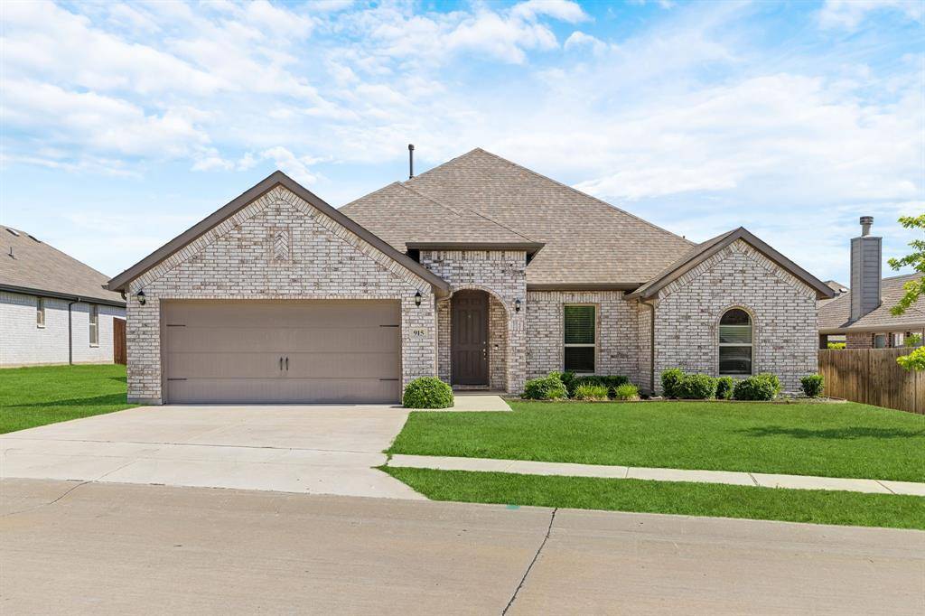 915 Timber Ridge Drive, Justin, TX 76247