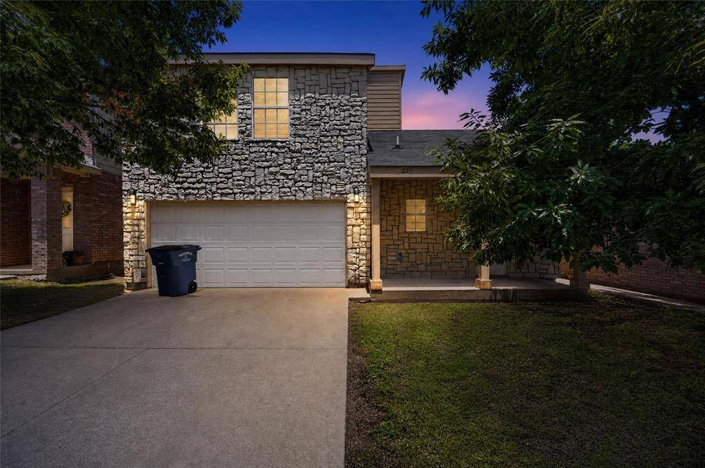 226 Cliff Heights Circle, Dallas, TX 75241