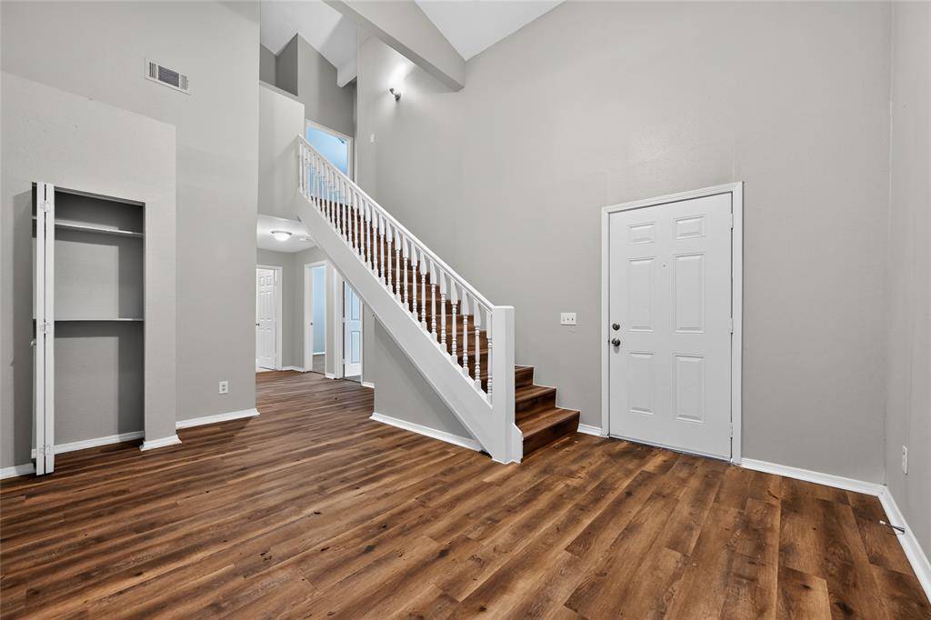 226 Cliff Heights Circle, Dallas, TX 75241