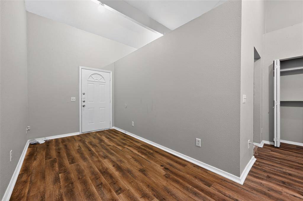 226 Cliff Heights Circle, Dallas, TX 75241