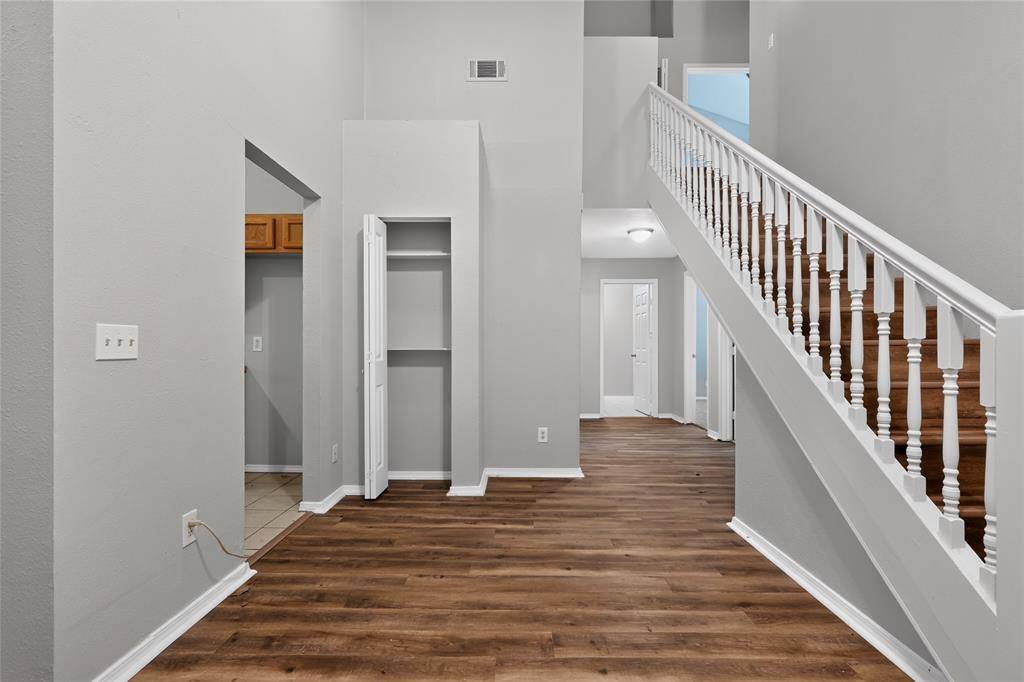 226 Cliff Heights Circle, Dallas, TX 75241